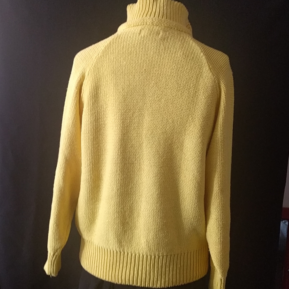 WOMEN'S SWEATER